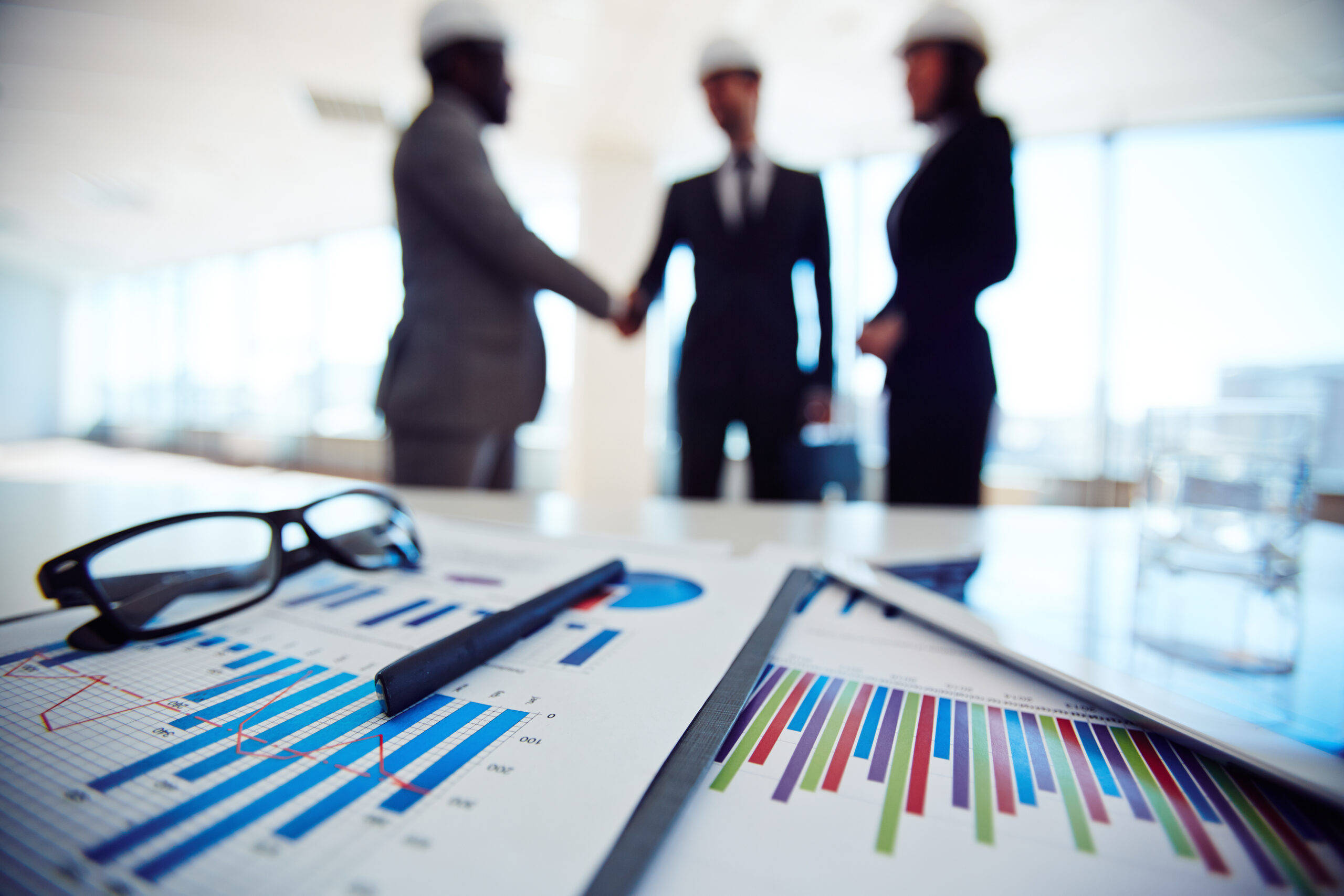 Mercado empresarial avança com menos riscos e mais crédito